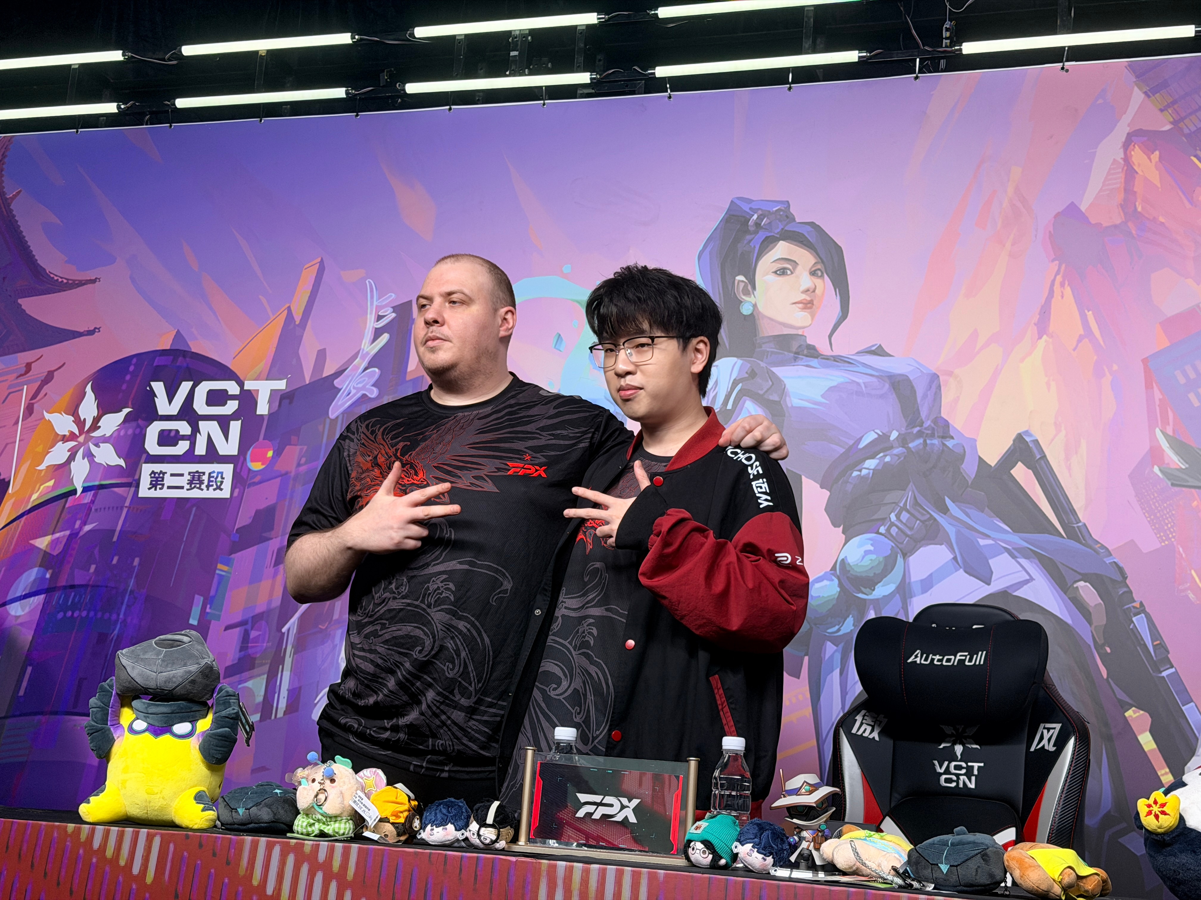 FPX无畏契约和教练的群访合照来啦！fpx排位赛战胜wol2026vctcn第二