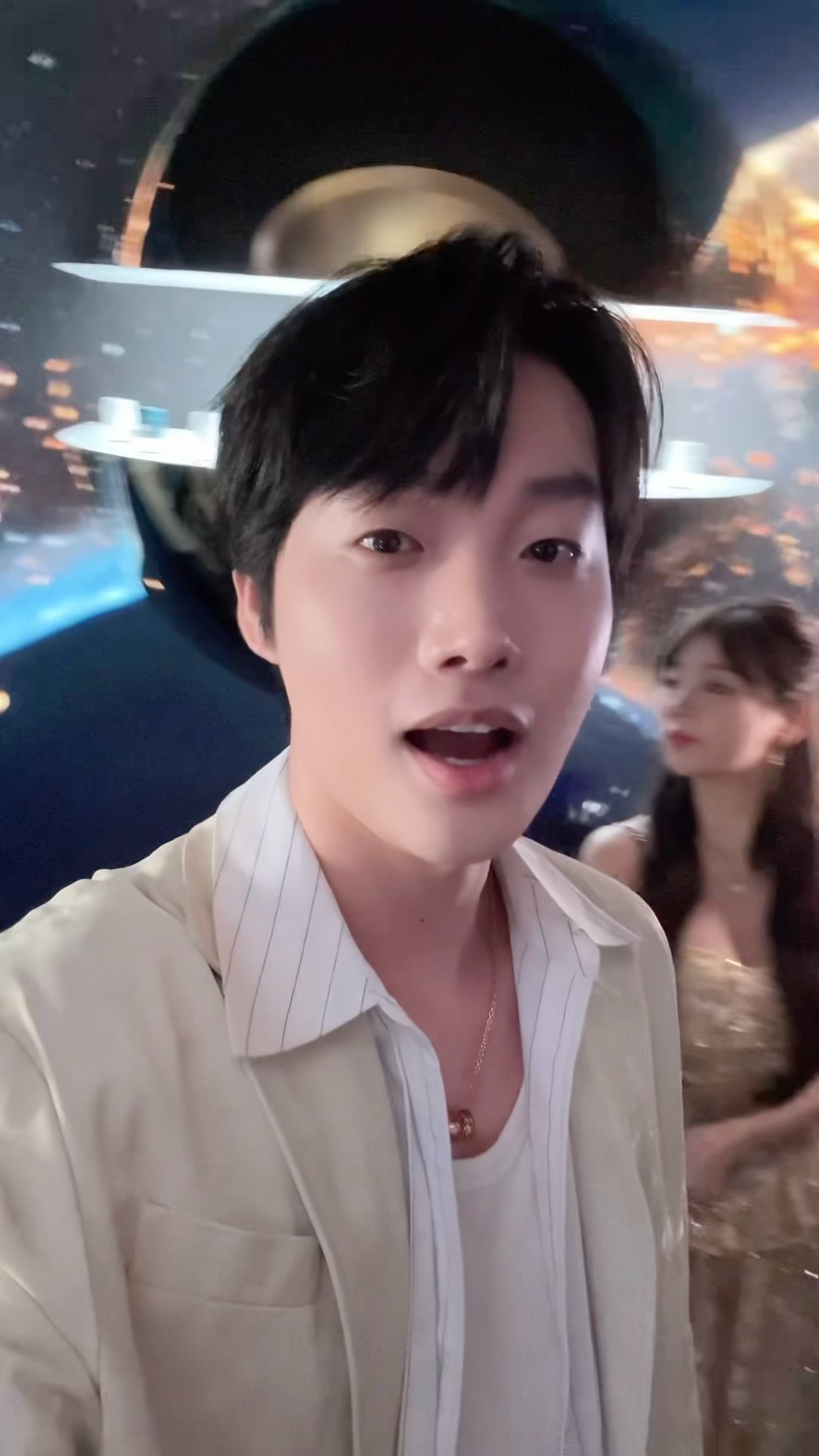 又是超赶的一天昨晚落地参加LAMER的活动早上起来参加小红书的tvc拍摄现在返程