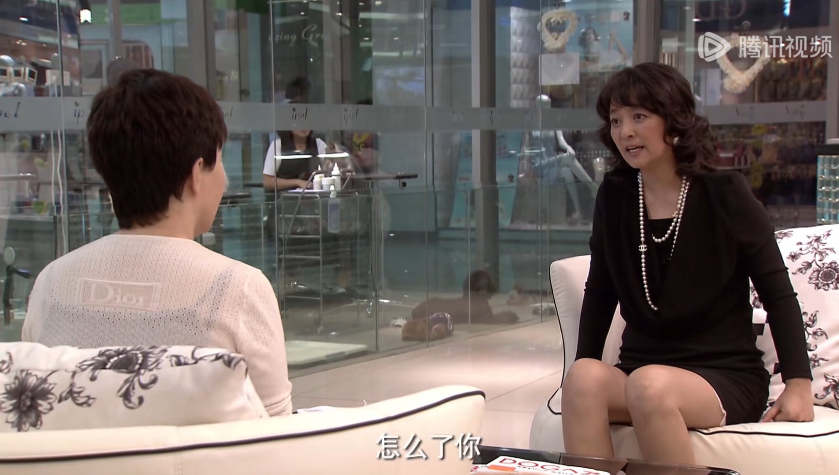 米小米家条件确实好啊，妈妈穿的衣服都是Dior的 