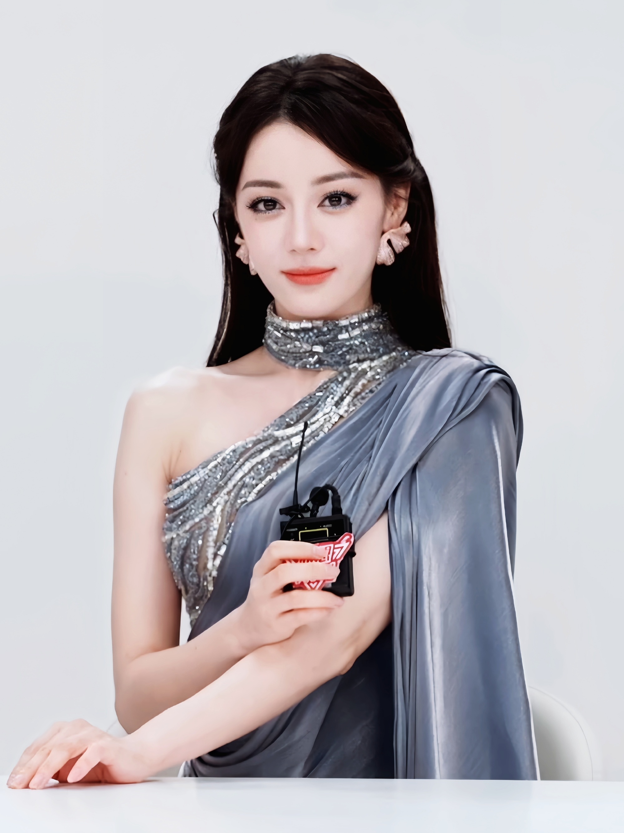 流光碎钻，美人如画💜🟣迪丽热巴给路人打码 | 迪丽热巴比马还高