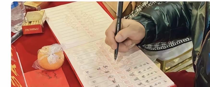 拍照保存？
太累了吧？让你帮着随个礼，看看你弄出了这么多洋相来，上账拍照发给对方