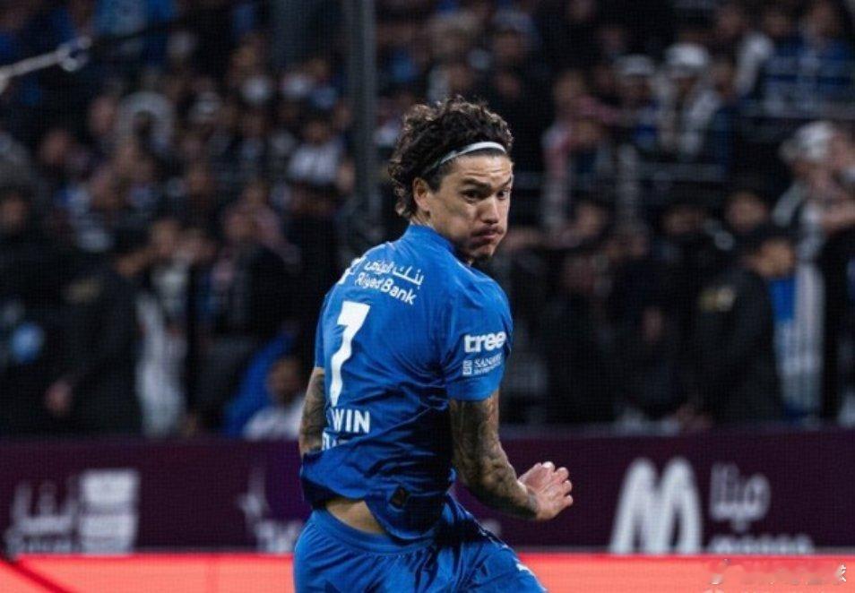 利雅得新月 记者：努涅斯不满新月签下本泽马，他感到自己受到了冷落。根据巴西版Go