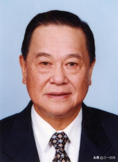 陈邦柱，江西九江人，四化建公司的老经理，岳阳市的老市长，湖南省的老省长，享年91