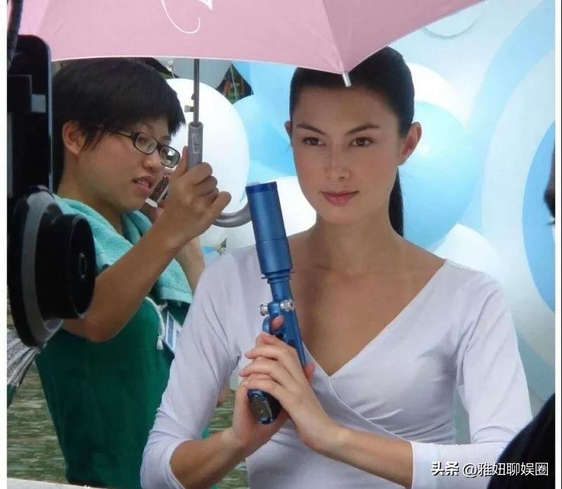 那个惊艳儿时的玉兰油的女孩大家还记得吗？她很漂亮，气质绝佳，看起来就贵气。她的脸