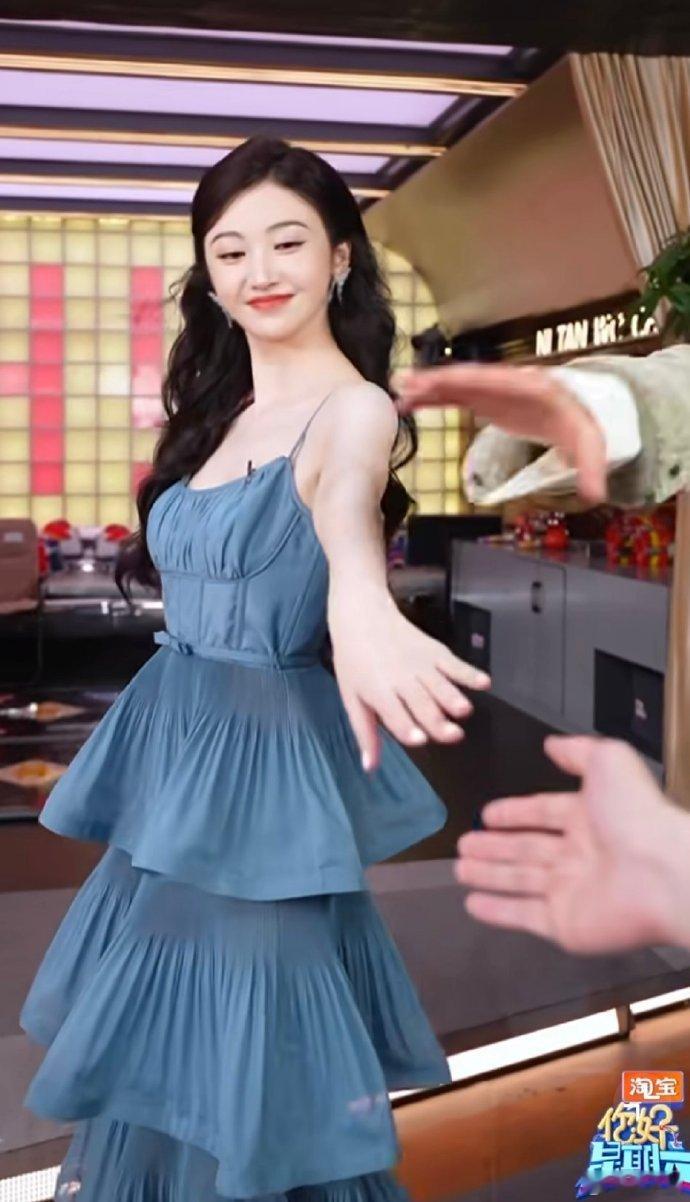 景甜张新成牵手回眸秒了 张新成一把霸气拉走景甜你好星期六你好星期六这段互动太好嗑