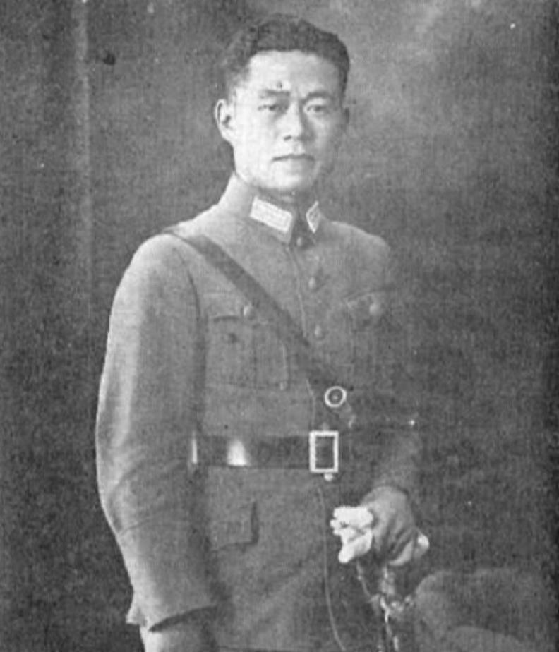 淮海战役期间，邱清泉做了哪些令人不齿的事情，连参谋长都认为他的行为不可理喻？
1