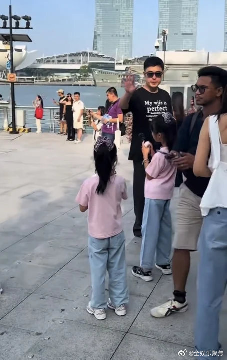 新加坡偶遇陈赫张子萱一家新加坡偶遇陈赫张子萱一家四口了！新加坡偶遇陈赫张子萱一家