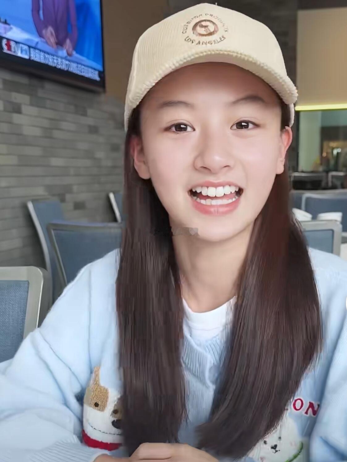 不愧是民选的美貌，一张脸集齐多位女星早期神韵 