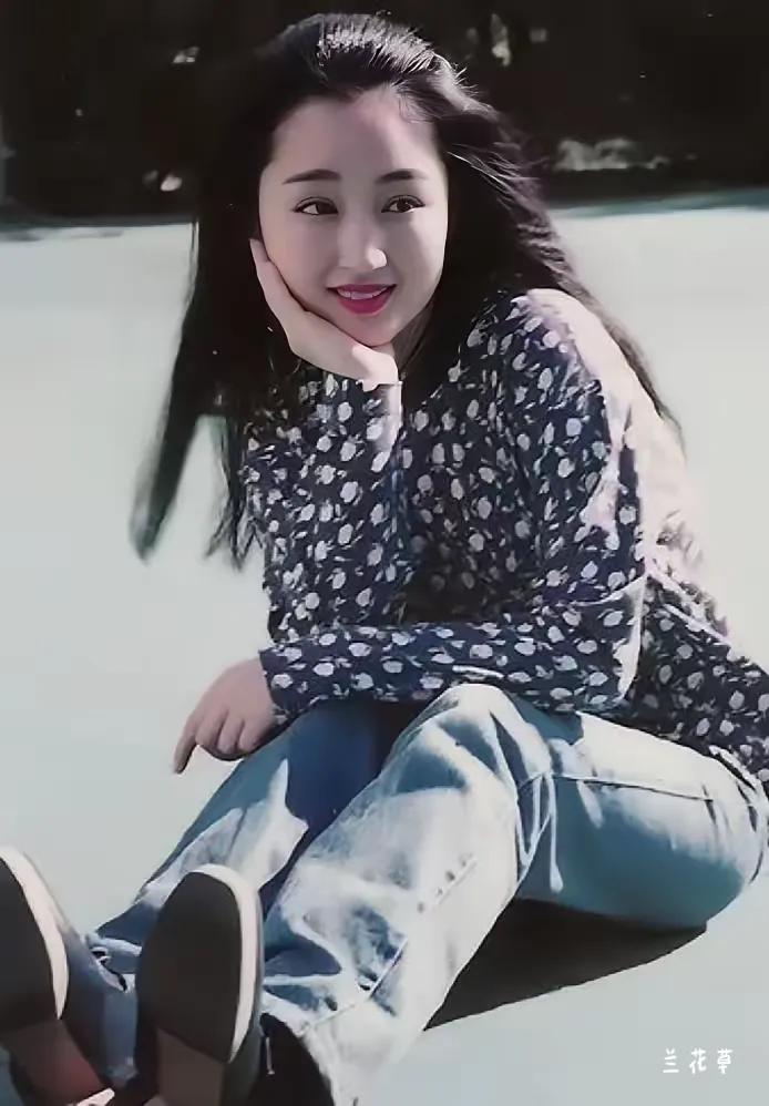 哇！真的好美。
青春岁月，永远怀念。
杨钰莹。