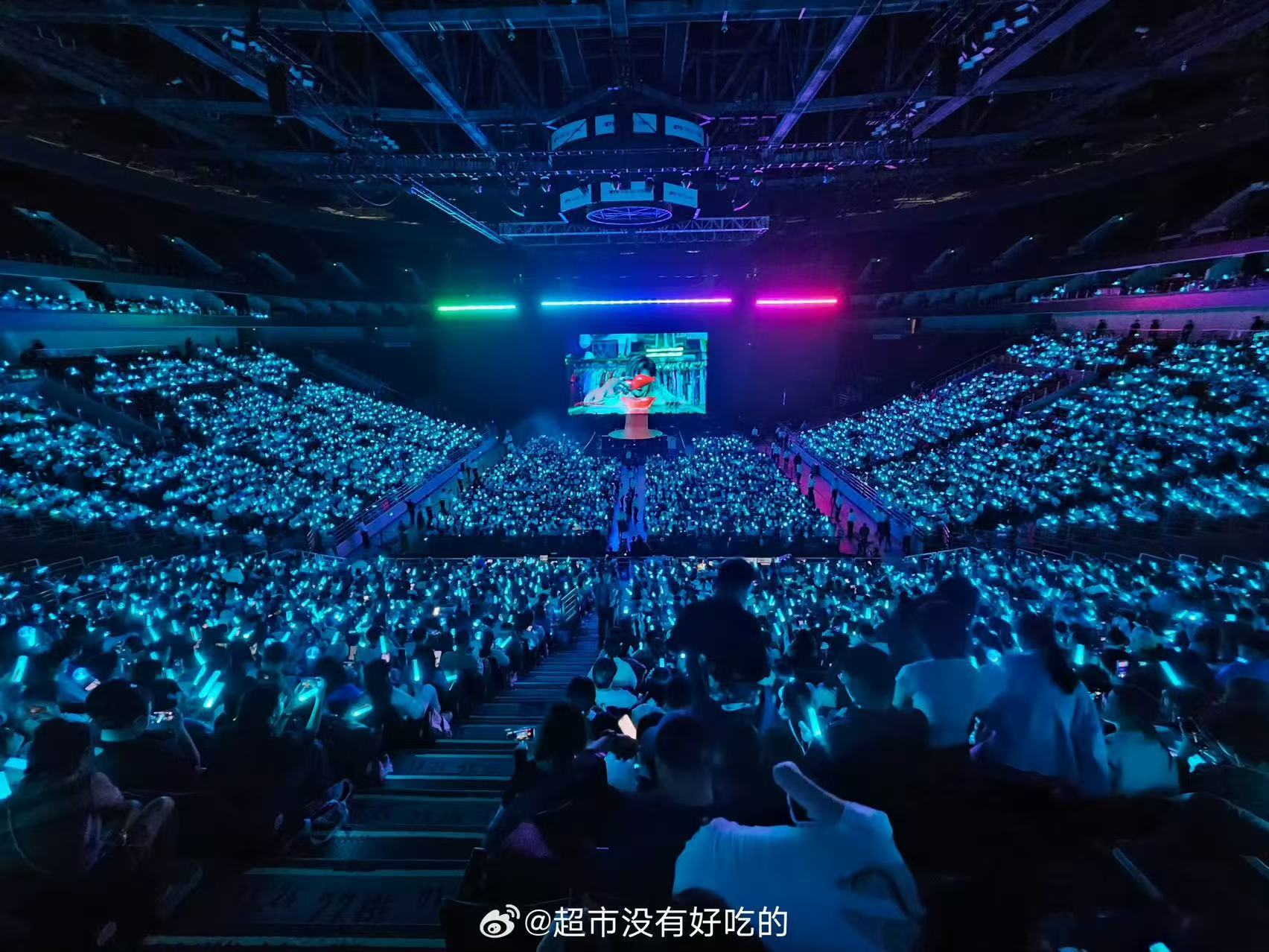 刘雨昕北京演唱会上座率刘雨昕演唱会北京站上座率刘雨昕演唱会北京站上座率，满座吧，