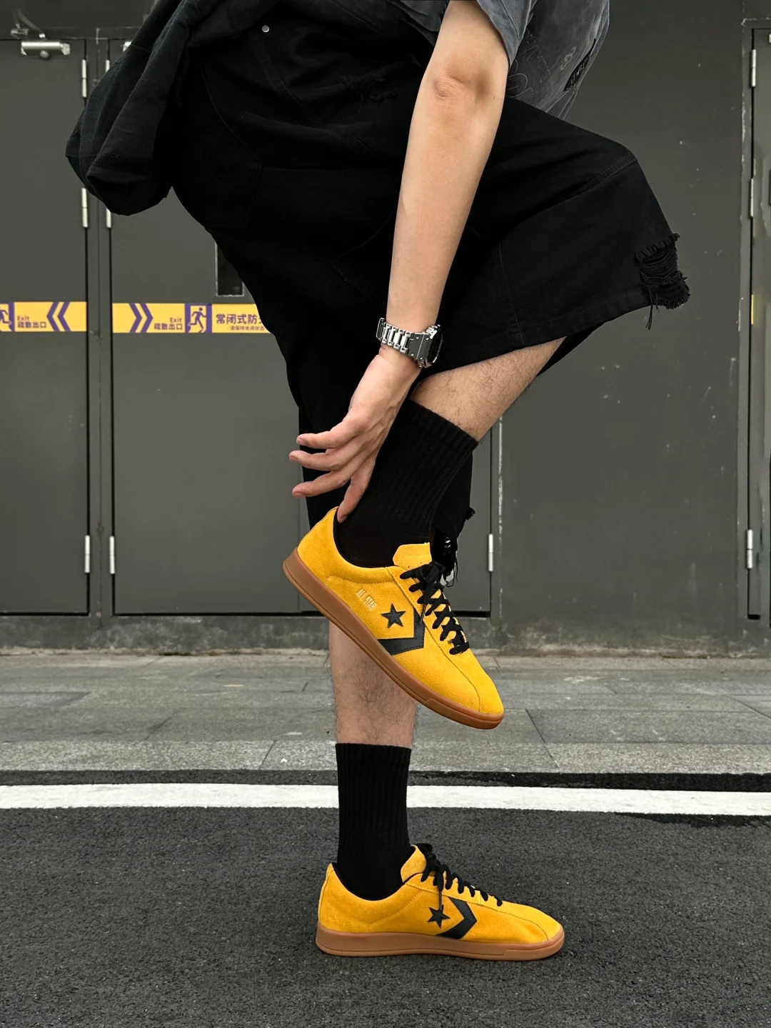 好鞋👟 分享|🌙黑配黄的日常穿搭 谁爱？