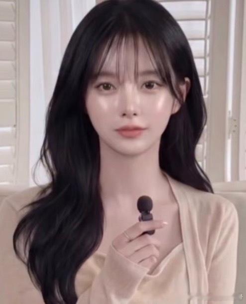 韩国水光肌妆容靠的其实是高光乳不是底妆，韩国底妆真的很难用，特别容易浮粉脱皮，质