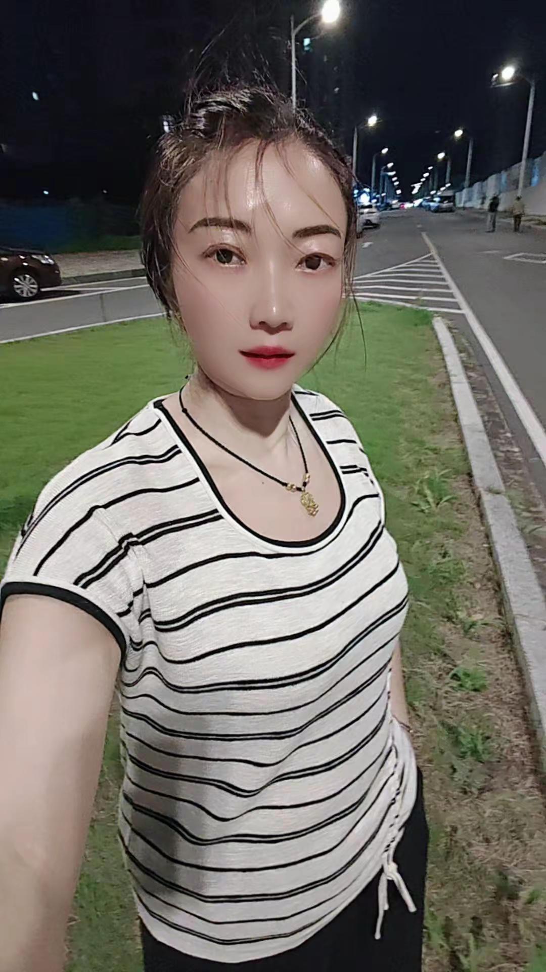 晚风吹得头发凌乱像疯子一样了😂