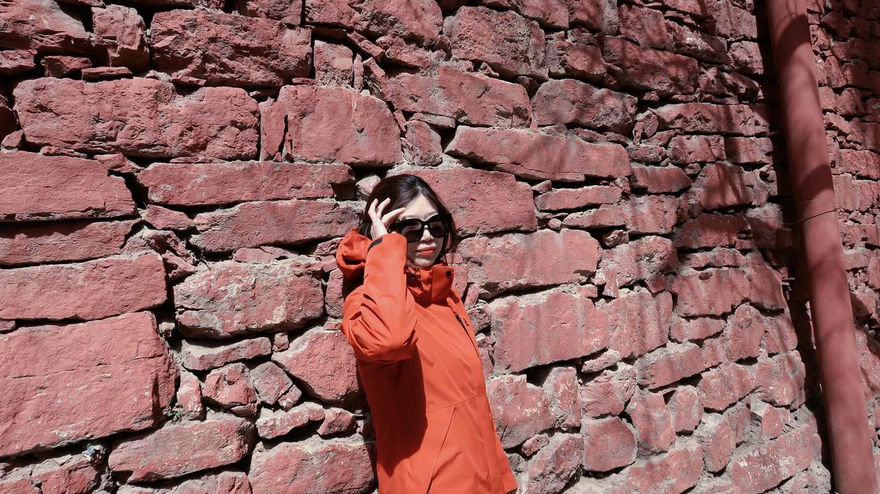 人到中年才慢慢看透，女人这一辈子，到底能靠谁？

年轻时总以为，能依靠父母，依靠