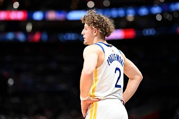 我觉得勇士球迷对于波杰姆斯基还是有些太苛刻了。本来也不是选秀顺位很高的球员，打出