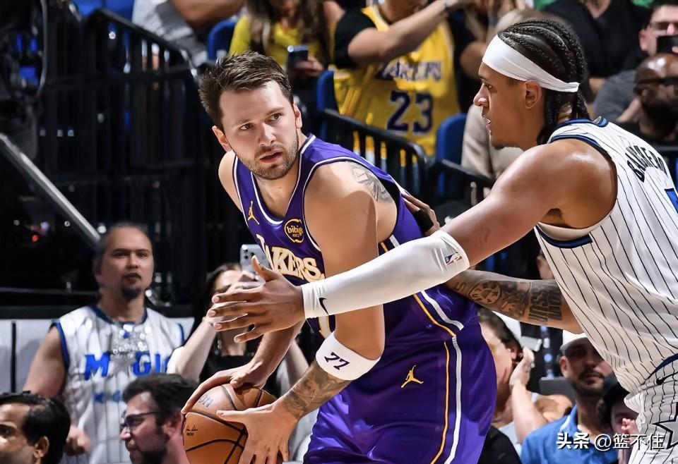 湖人9连胜，肯纳德拯救了疲惫的湖人。

连克强敌加上赛程密集，湖人全队疲态尽显，