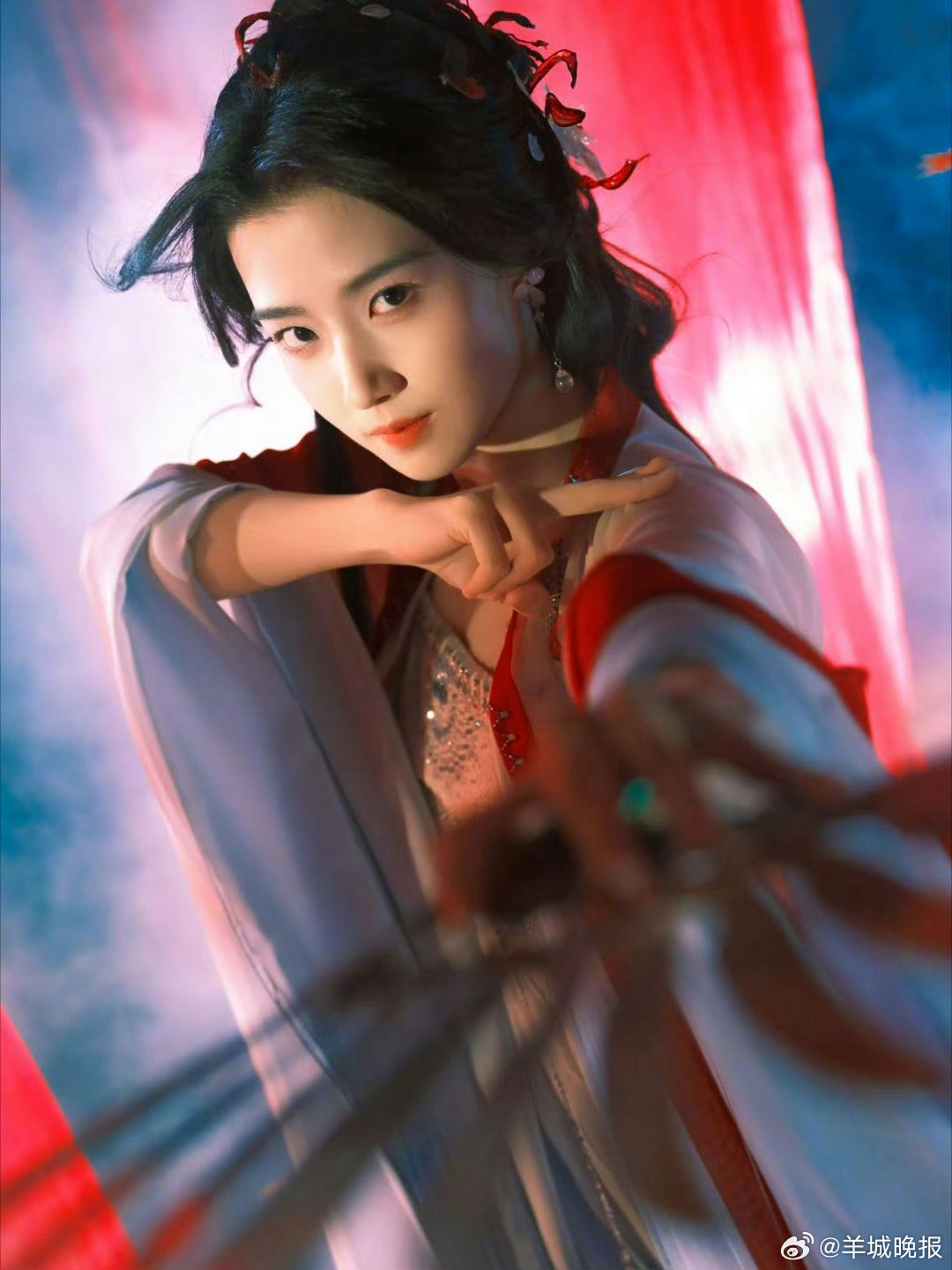 【内娱女明星们的假期营业美照】#8天很短 7天很长#这个假期，和美女一起赏月过中