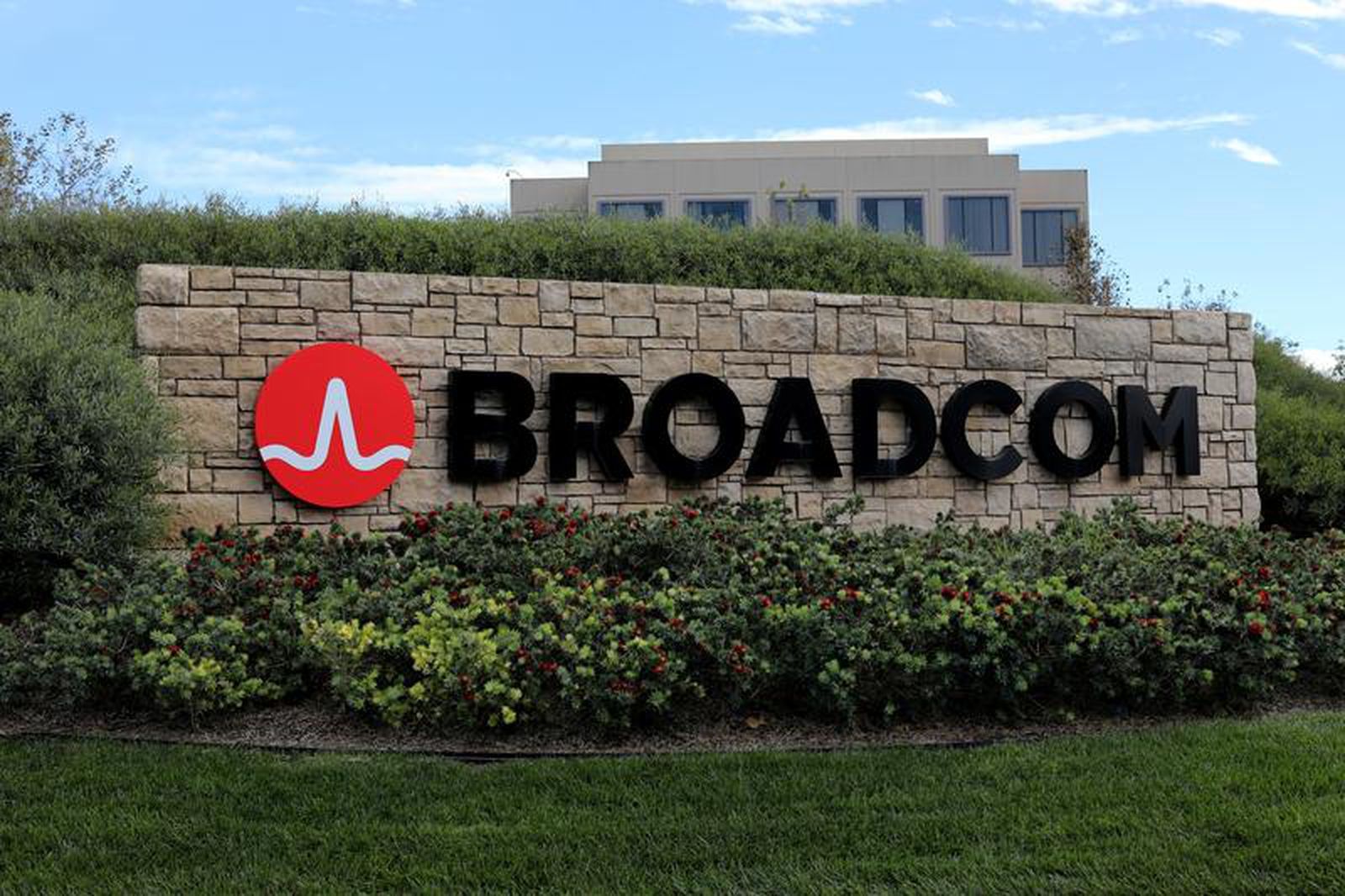 【Apple 与 Broadcom 将芯片供应协议延长至 2031 年】据路透社