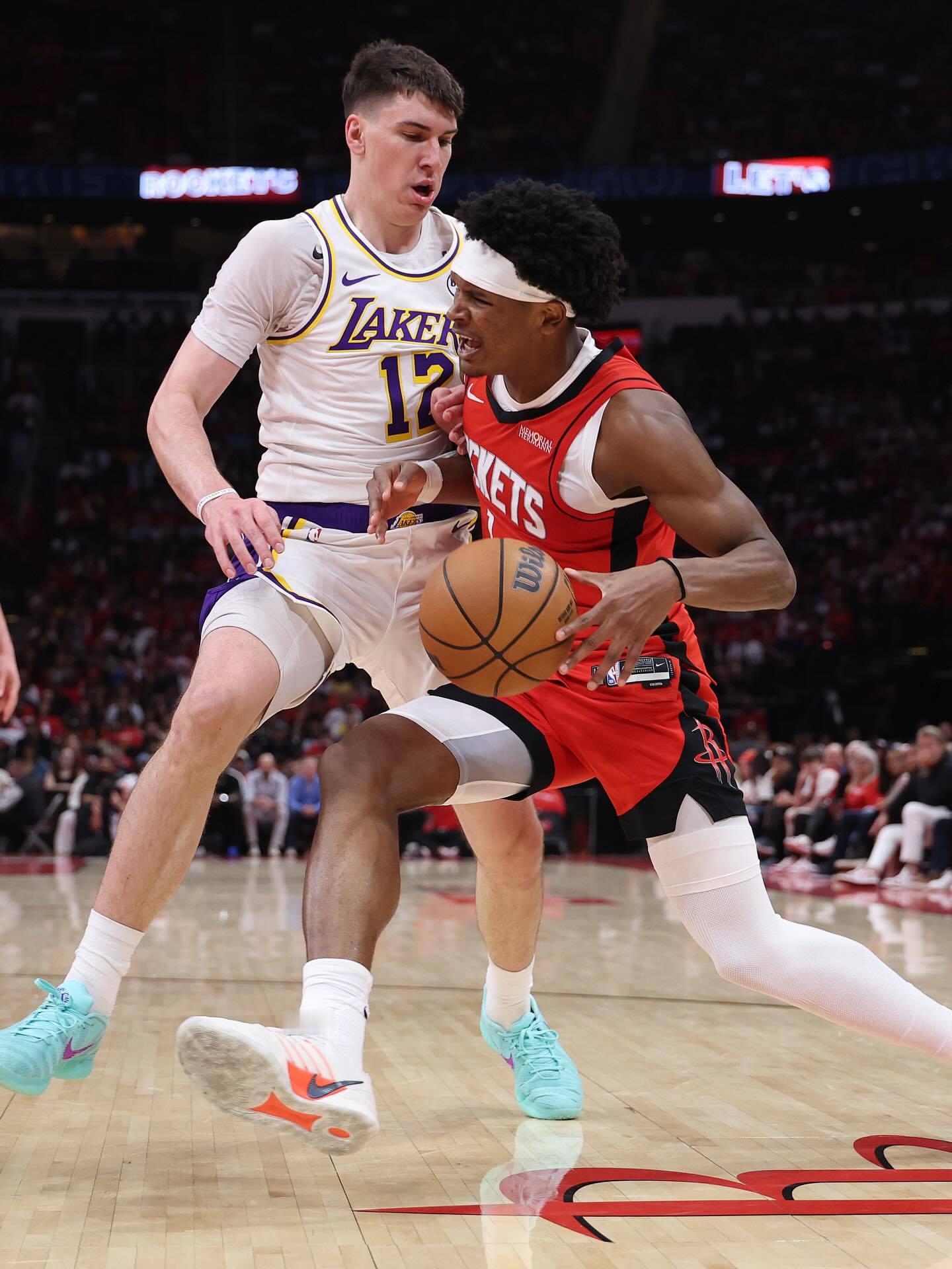 拉拉维亚更新ins：“Onto the next💛💜”拉拉维亚湖人vs火箭