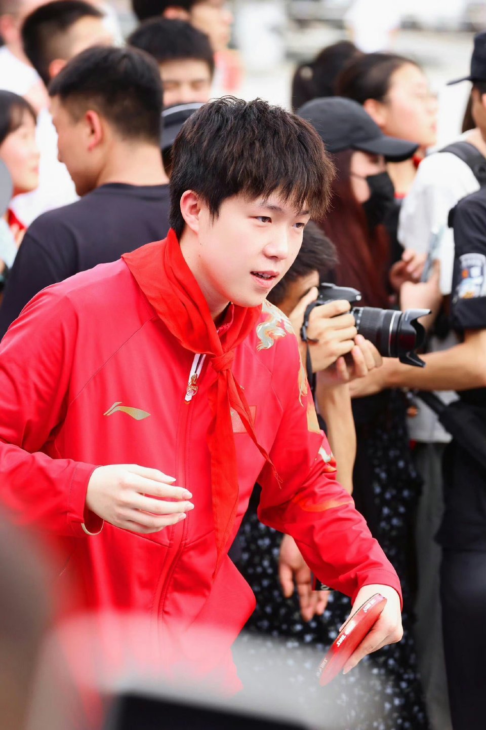 #王楚钦[超话]#“一星陨落，黯淡不了星空灿烂；一花凋落，荒芜不了整个春天.𝒜