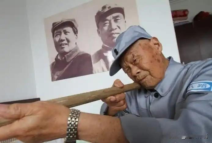 向老兵致敬！山东滨州旧镇村，一男子结婚十年常年咳嗽咳血，妻子以为是痨病，直到田间