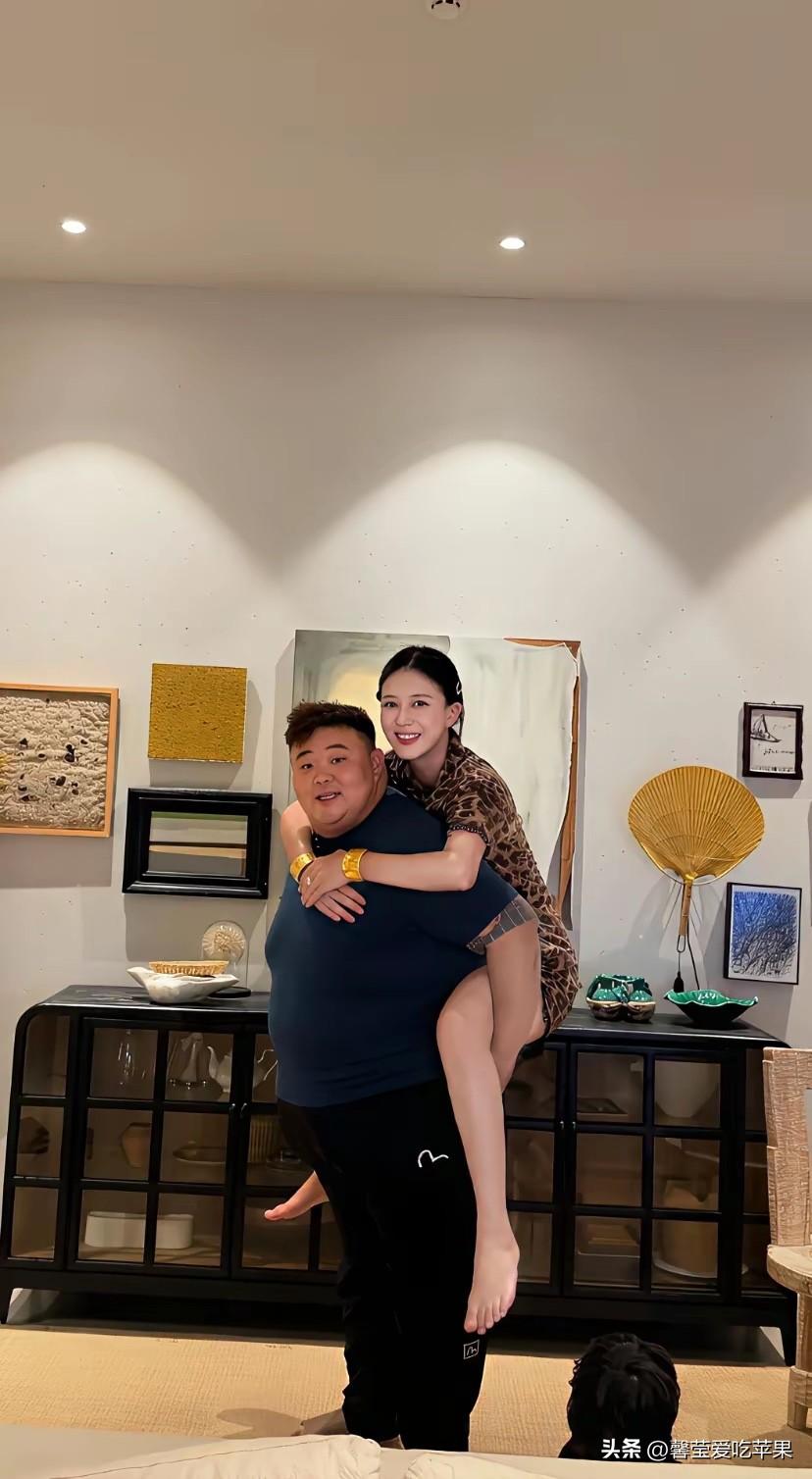 不怪大叔一脸幸福，换谁谁不是？