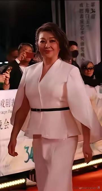 女神老了，发福成大妈的样子了，没有沈傲君漂亮，也没有许晴有气质了。所以说女人也是