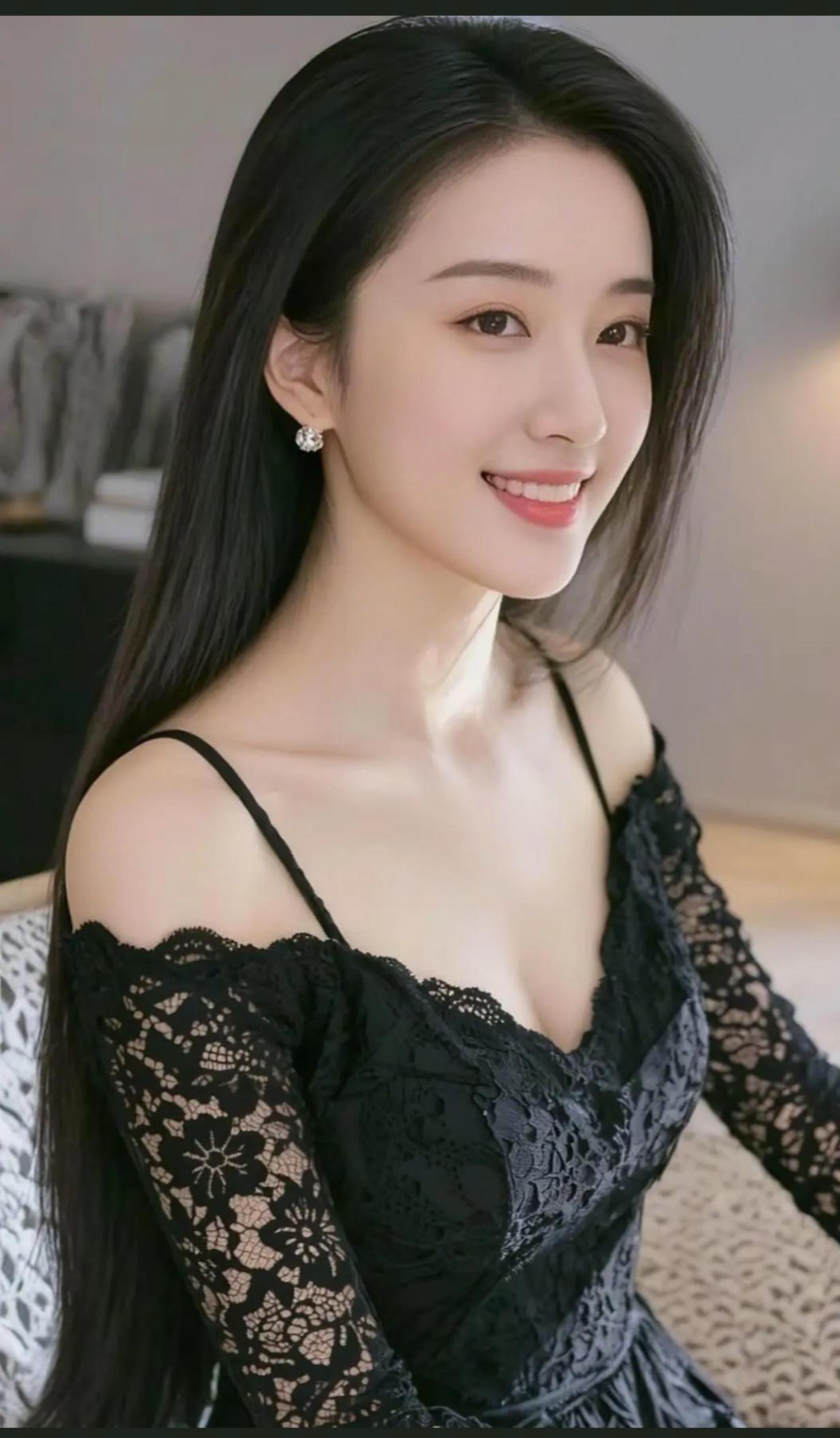 甜美笑容，气质女神🌸✨