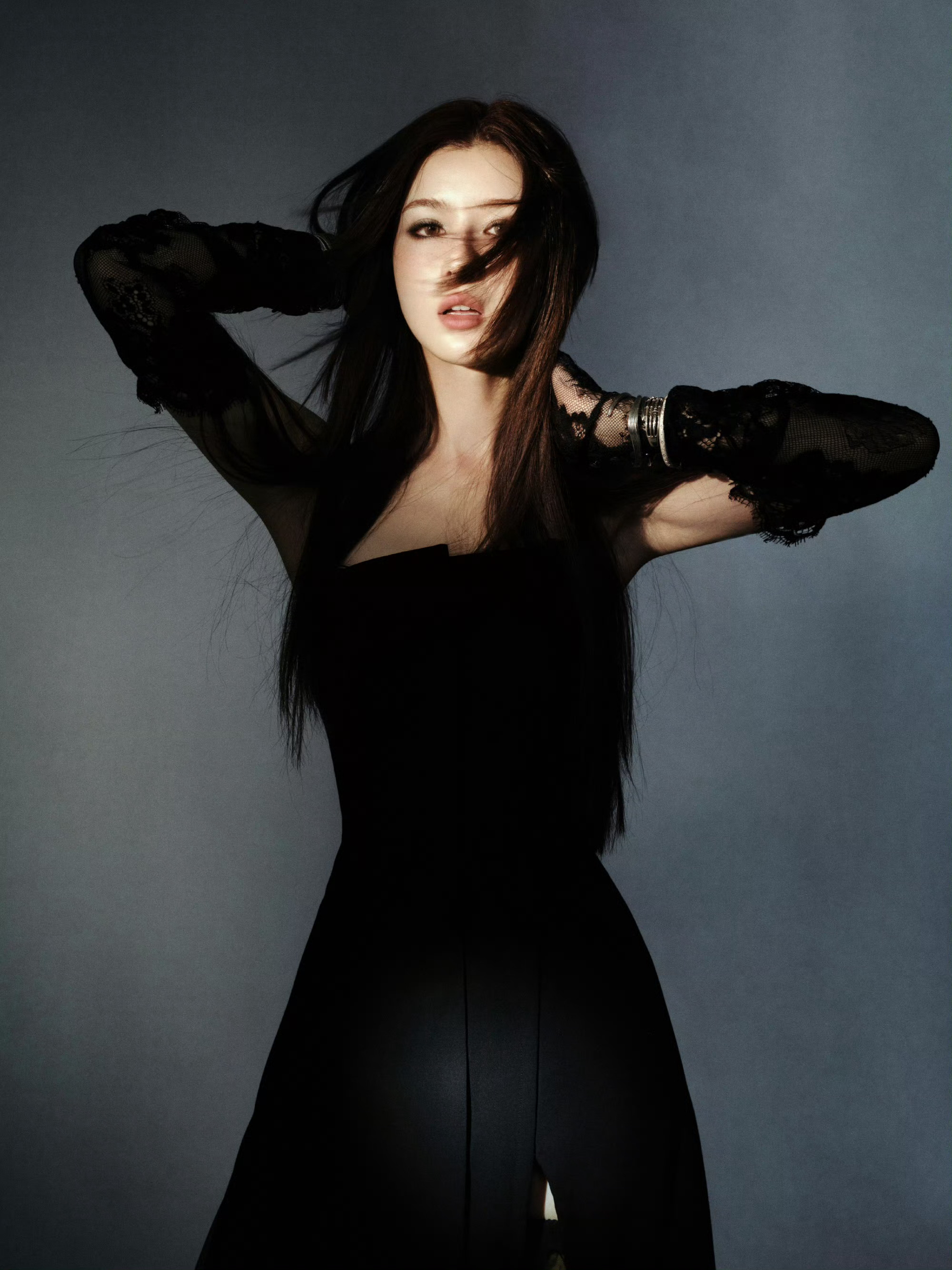 哈妮克孜 内娱红毯不撞款哈妮克孜在红毯玩出新花样，魔女造型新鲜又有趣，直接打破审