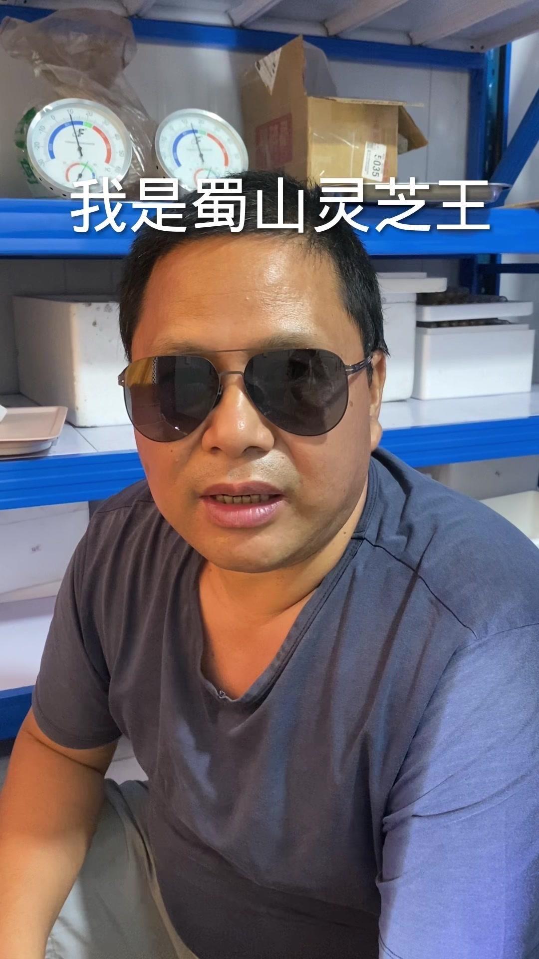 🐛大家好，我是蜀山连珠，今天我给大家分享一下我们蝙蝠蛾幼虫的饲养情况。

🐛