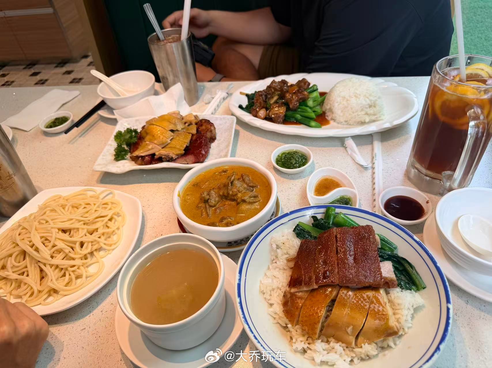 吃到心念念的茶餐厅[爱慕][爱慕][爱慕]   脆皮乳猪好好吃好脆啊[爱你][爱