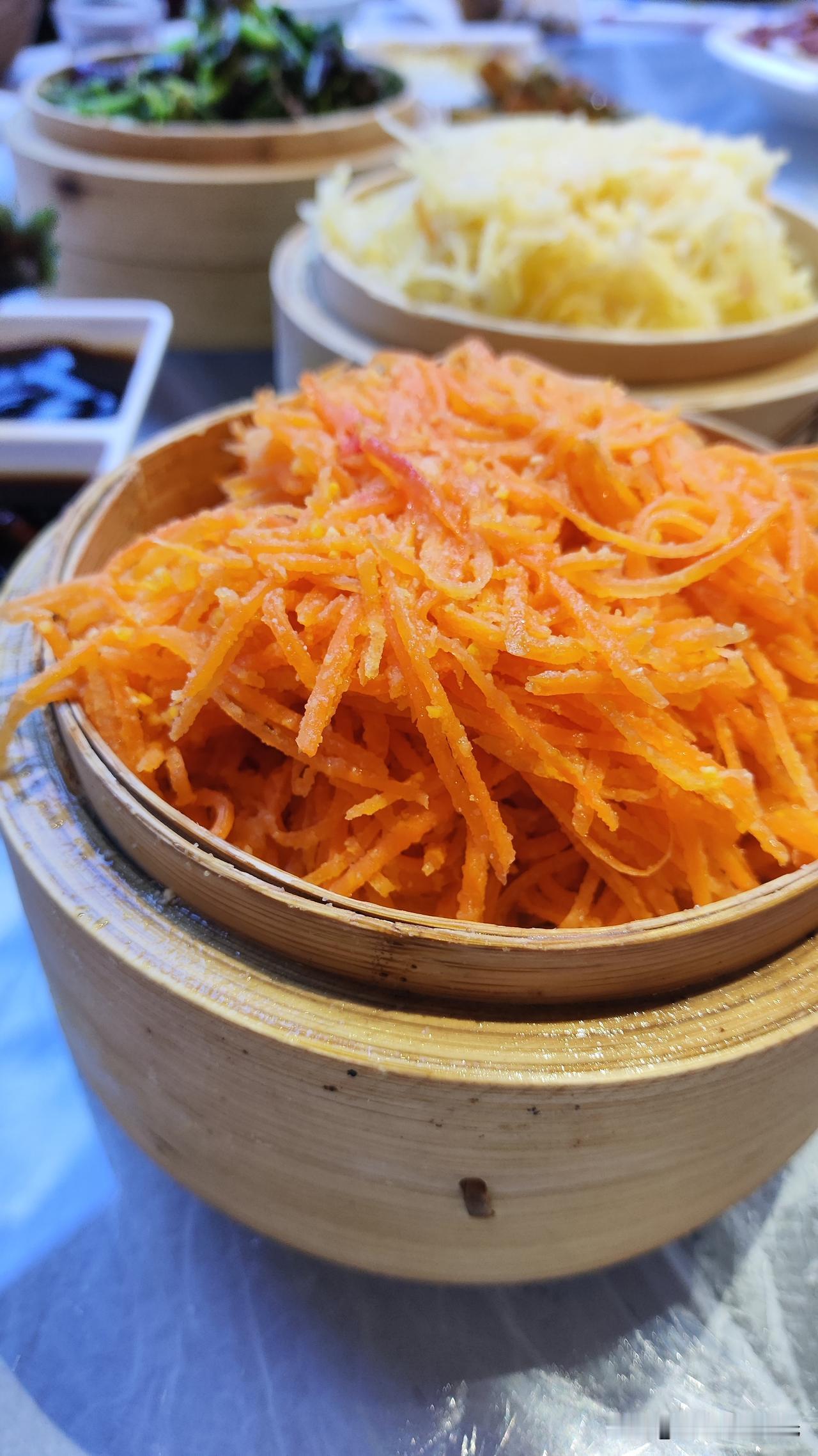 我发现，高情商的人从不会做这3件事！
身边有个姐们儿，大家跟她聊天都特别舒服。