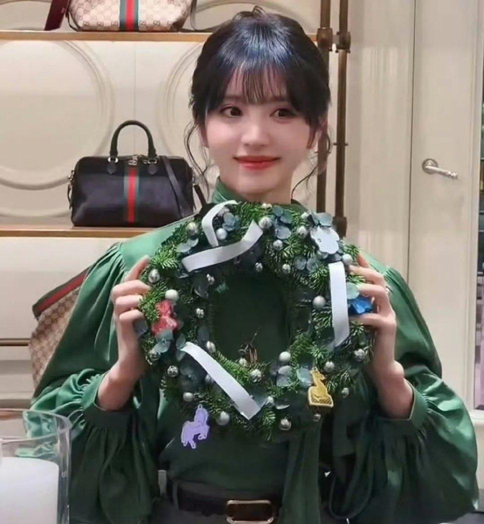 三位95花🌸活动图，谁赢了？田曦薇，卢昱晓，张婧仪 