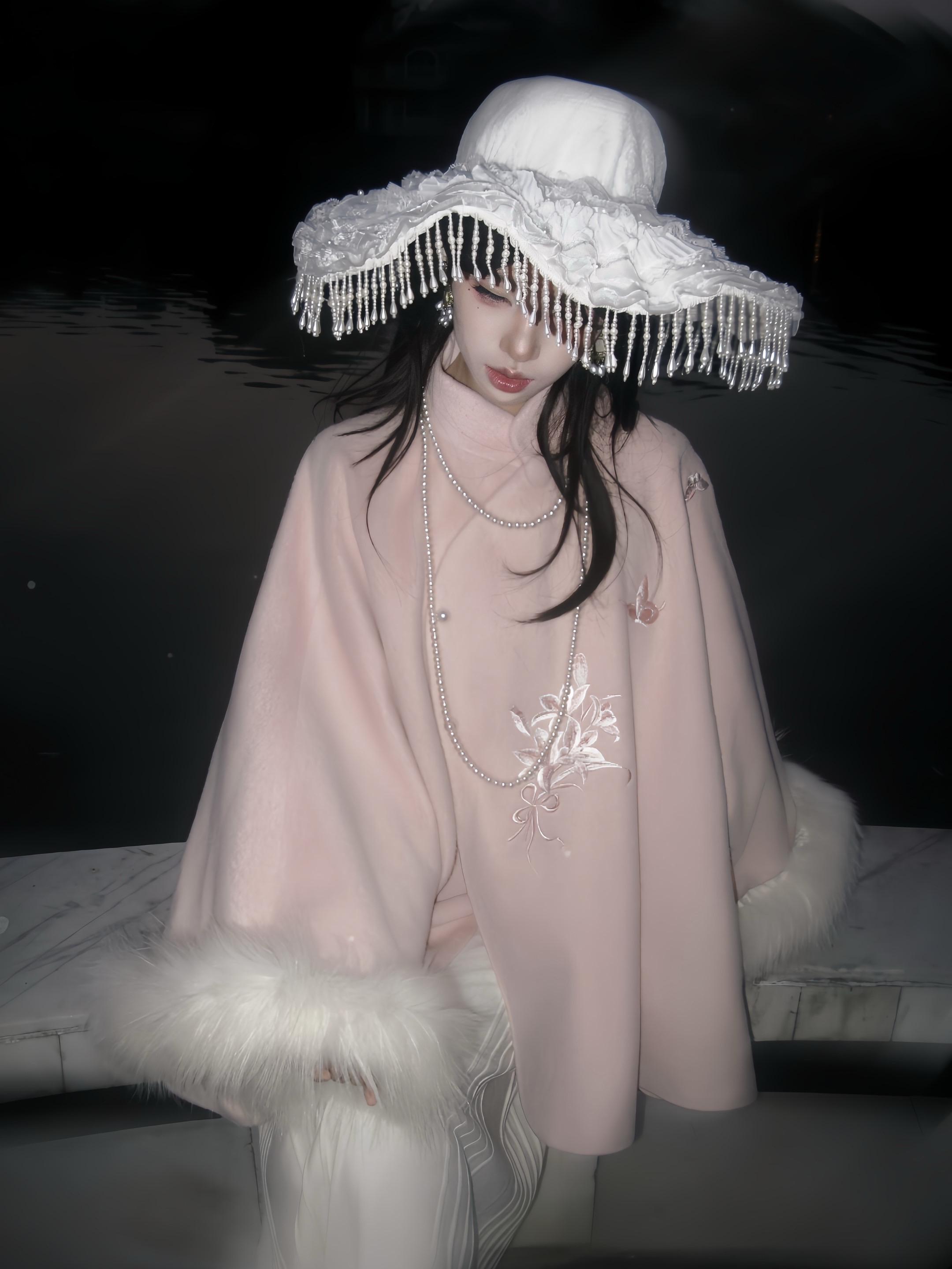 中国女人散发着淡淡的百合味.