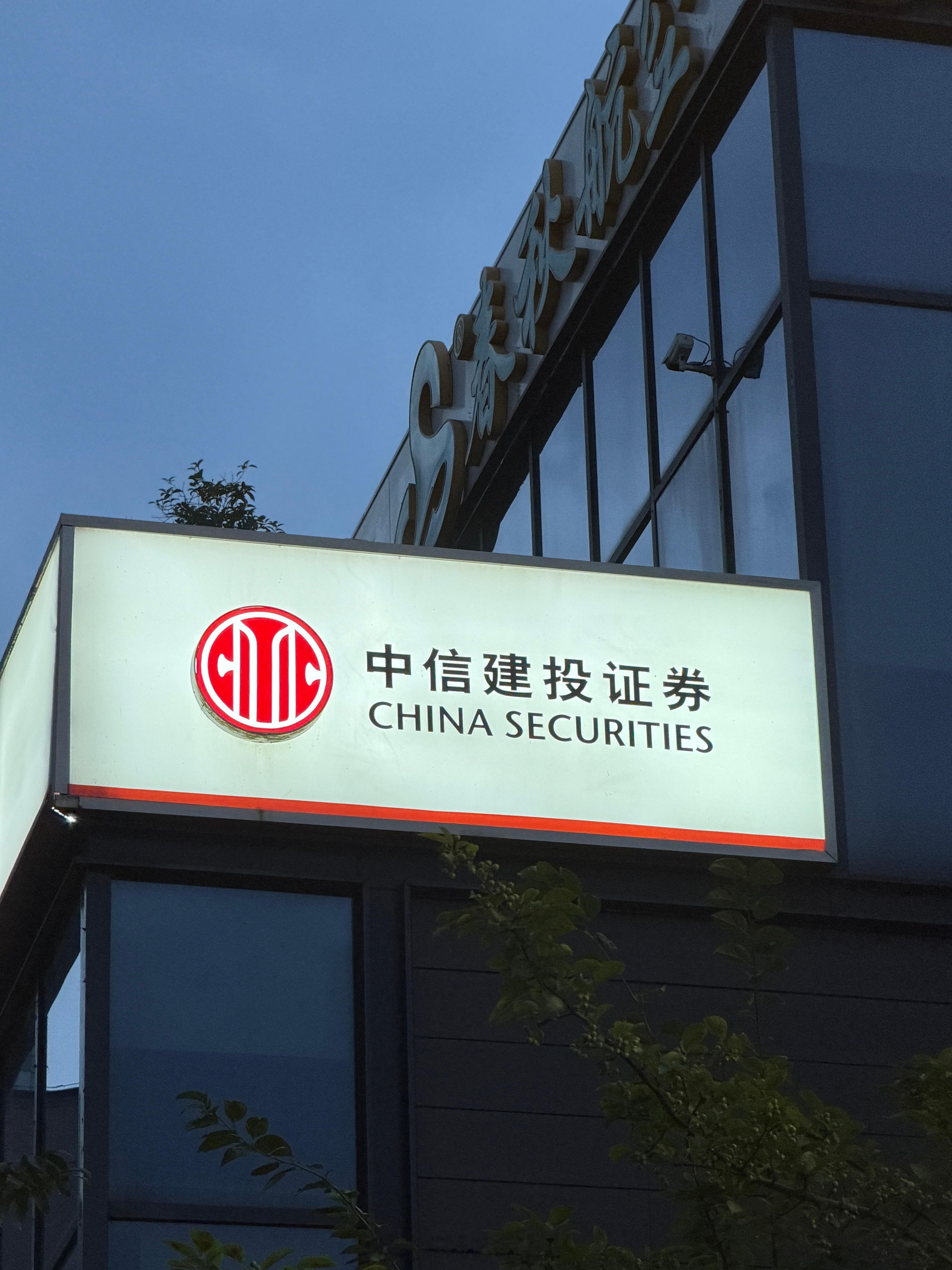 “你好，开门，未成年退款！” 