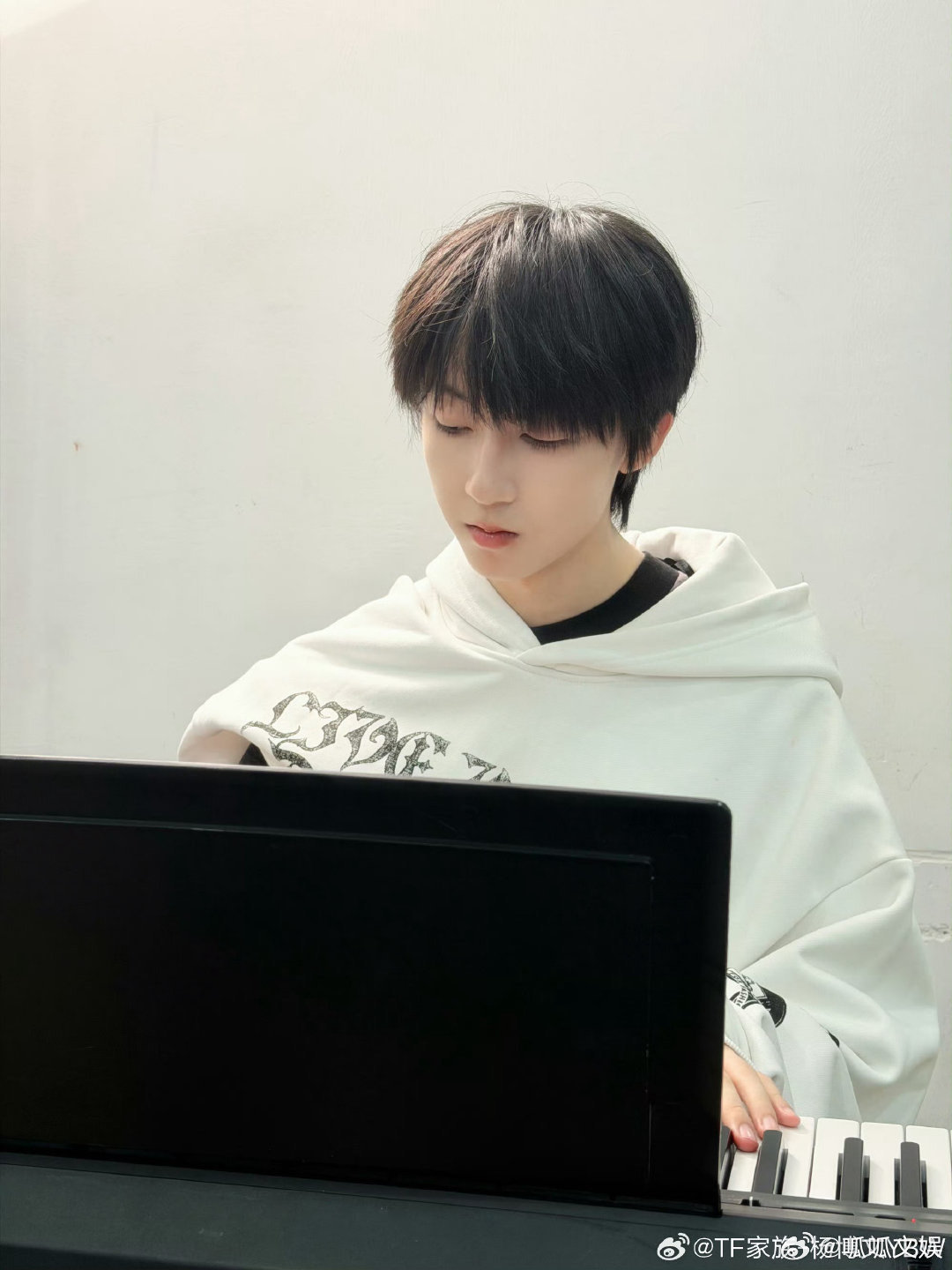 杨博文忘了cos值等于零的角是90度舞蹈练习耗尽体力，课余学习精力有限，知识点临