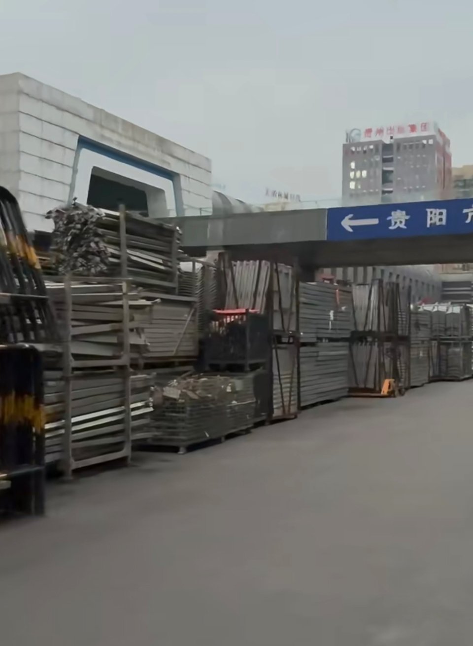 这么多椅子终于有属于我的一把了梓渝