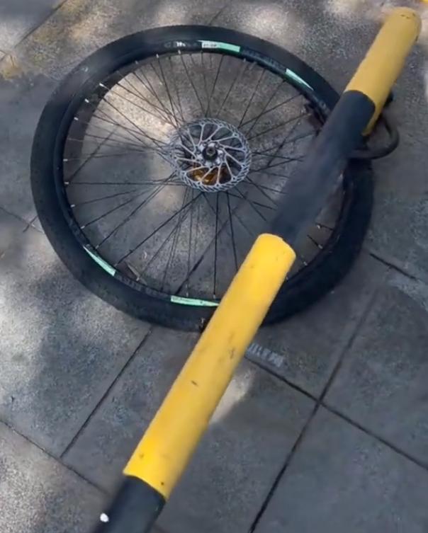 帮我分析一下这小偷是什么心理[抠鼻]