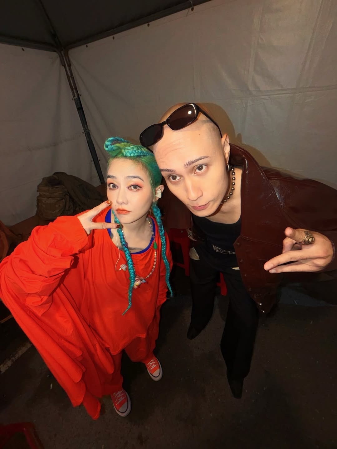 可爱成这样的范晓萱和黄宣 