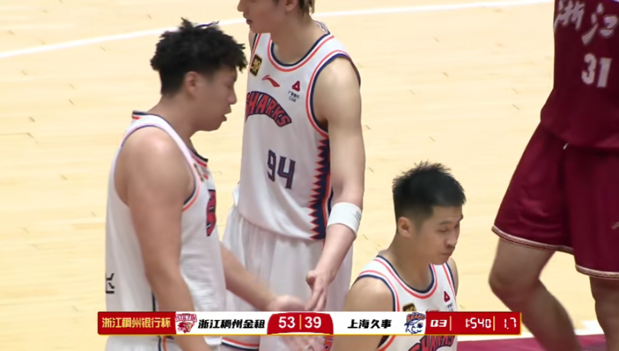这热身赛也是过于随意了。。。。。。水平好低啊。cba ​​​