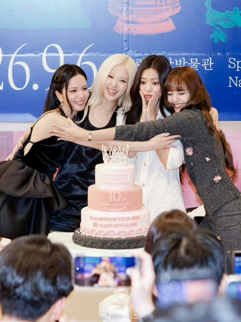 BLACKPINK发文道歉BLACKPINK出道十周年线下活动引发舆论争议，活动
