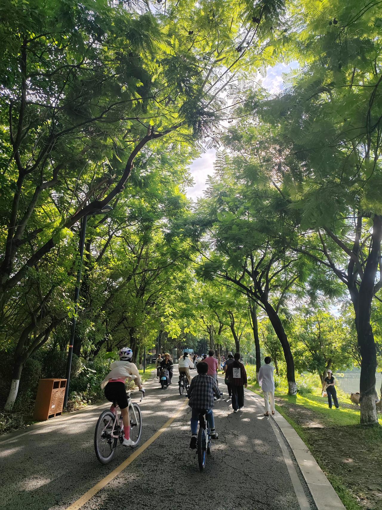 有利方面
 
1. 缓解子女经济压力：省去高额月嫂、育儿嫂费用，减轻小家庭的经济