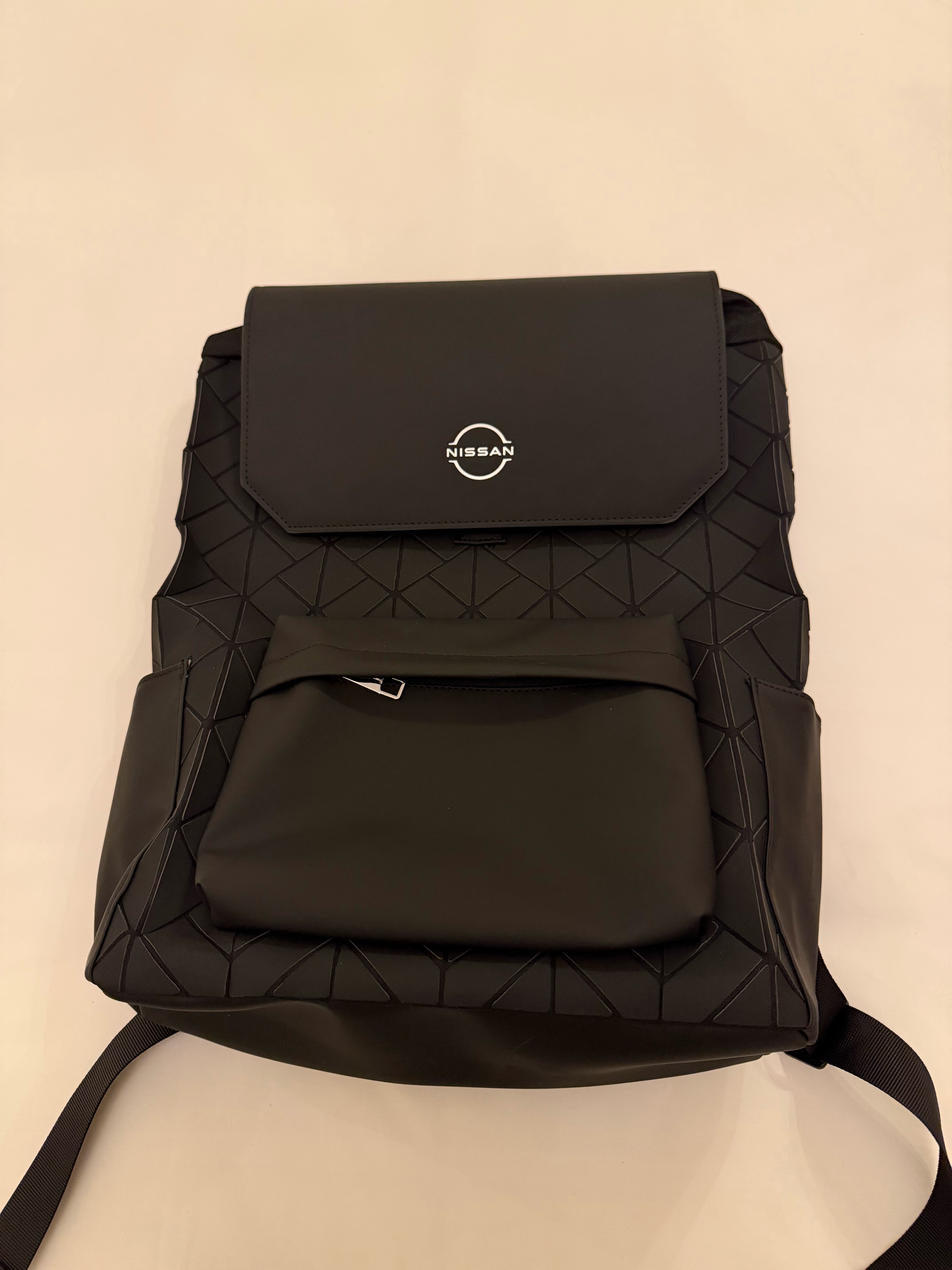 刚拿到的双肩背谁想要留言，挑个眼熟的快递。 