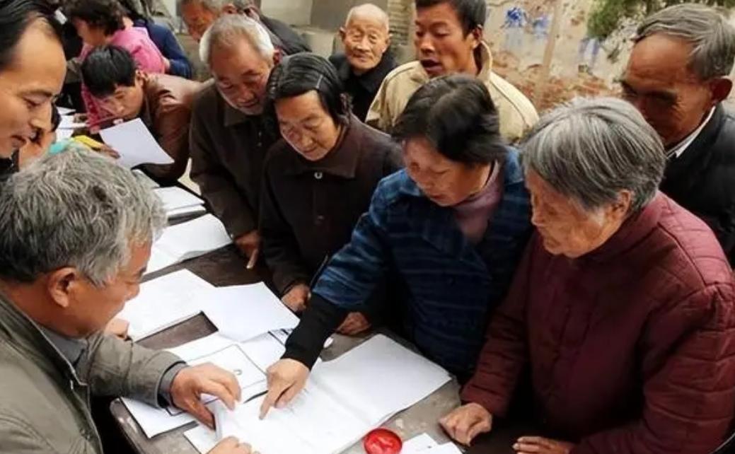 定了！人社部正式发文，7月1日全国落地，在职、退休人员都受益。

先问大家一个扎