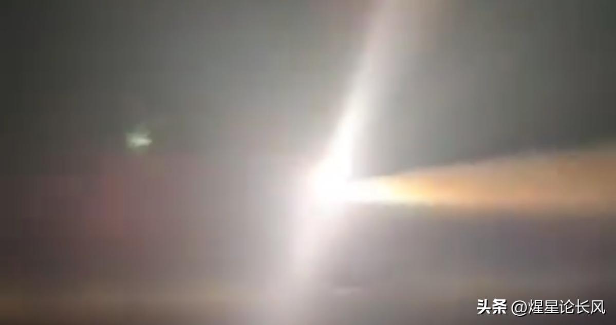 美军称林肯号遭到伊朗导弹袭击后被迫改变位置！美国林肯号航母到底有没有被打中？3月