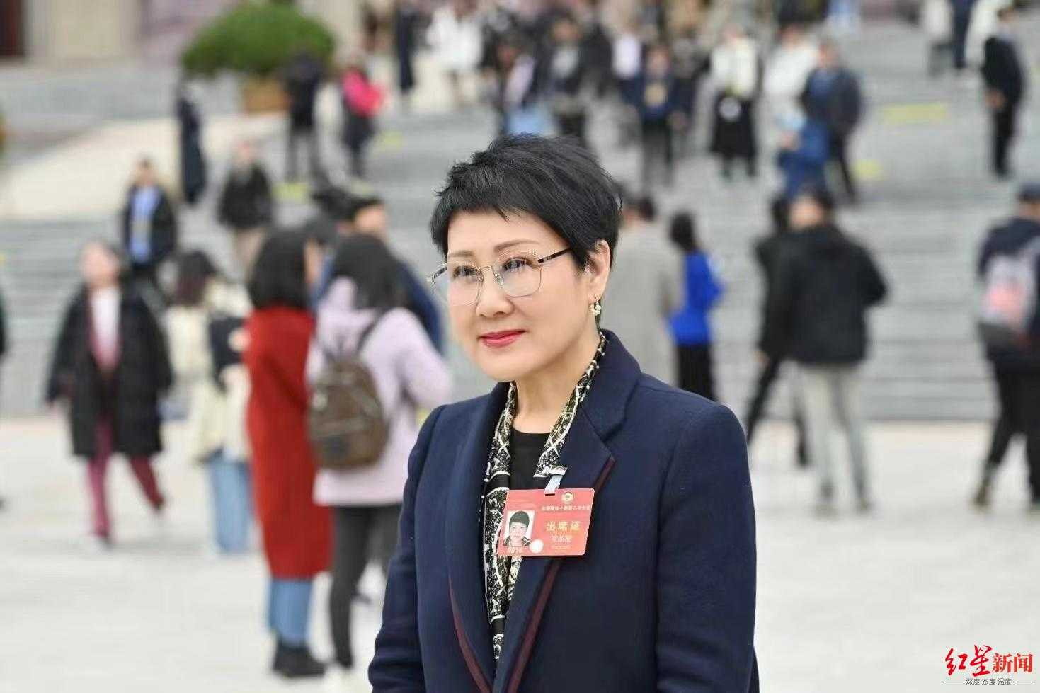 【#张凯丽含泪回忆朱媛媛#】#张凯丽朱媛媛约好的聚会再无法成行#在得知朱媛媛去世