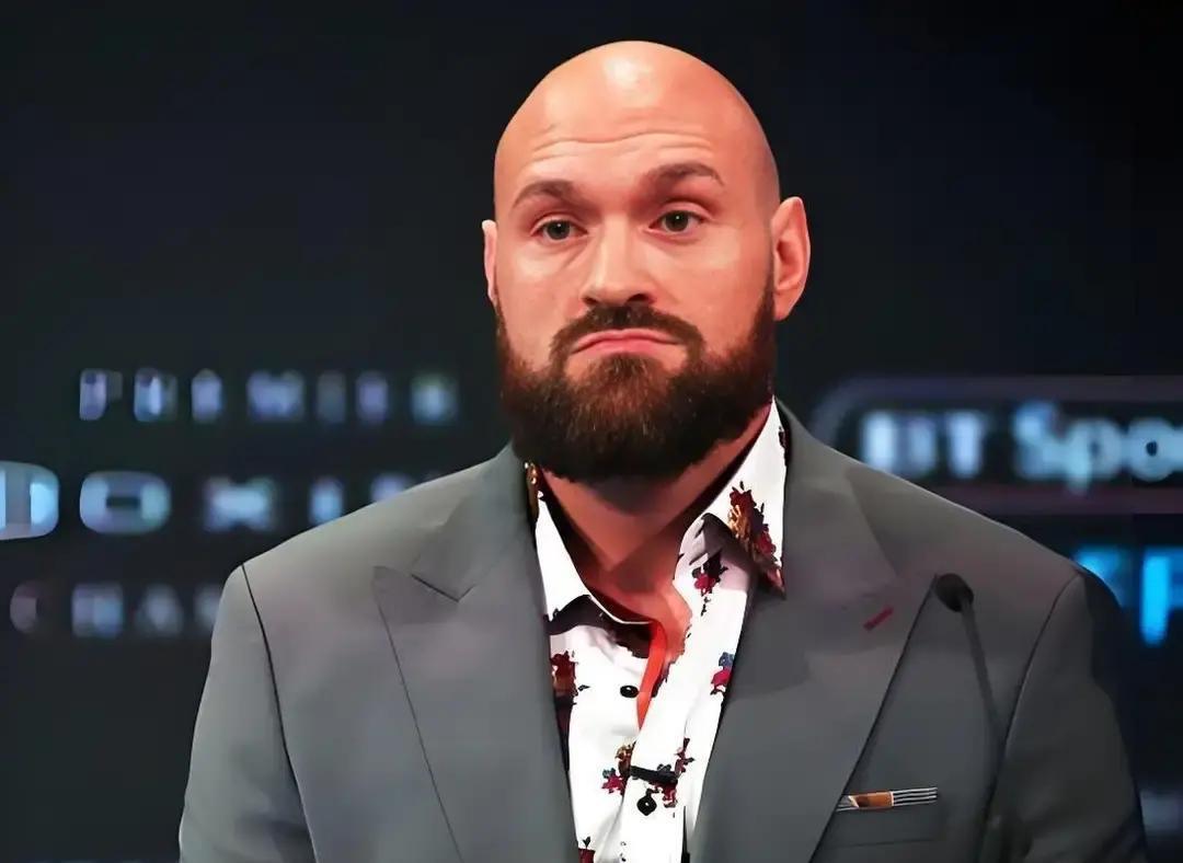 第三次了。
泰森·富里眉弓那道口子，撕开的不是训练计划，是职业拳击最后的遮羞布。