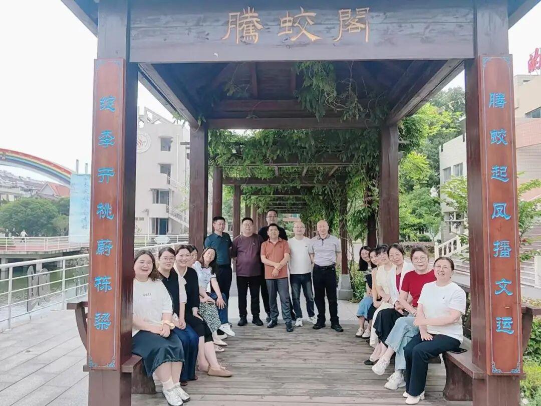 江苏省泰兴一高2026届高三学科团队
​