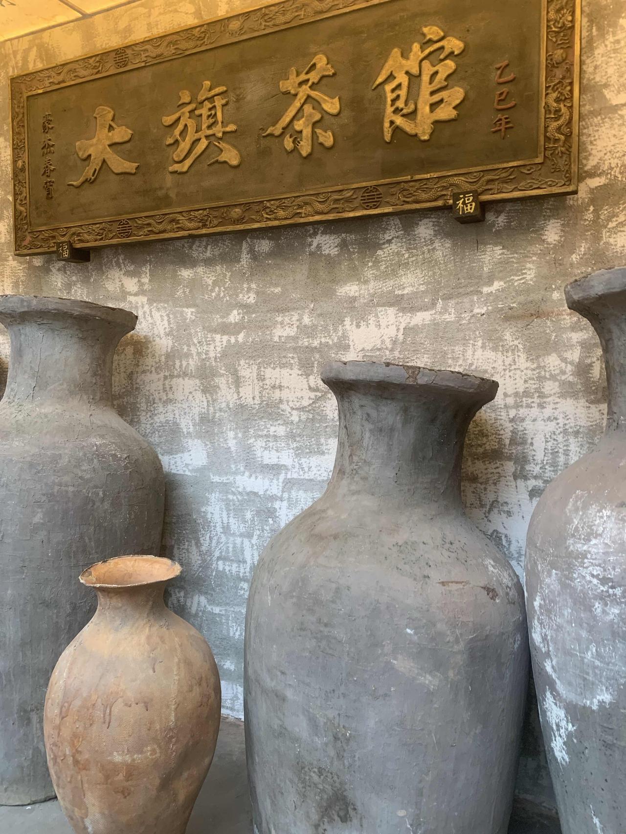 适当打一下违法乱纪的人，是可以接受的。因为这样社会会更合谐。