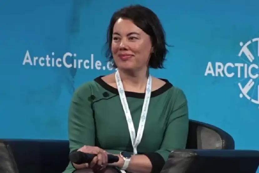 1月25日，格陵兰矿产资源部长纳塔尼尔森对媒体说:“过去我们与中国谈合作，你们反